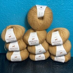 10 NWT (47g+ each; 470g+ total) 100% Merino Wool Yarn by Mengchu in Pale Gold